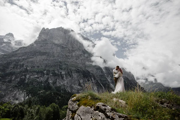 Beautiful young wedding couple hugging in majestic mountains, Alps — Stock Photo