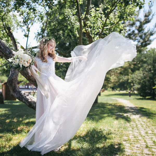 Weißes Kleid — Stockfoto