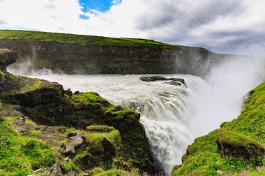 İzlanda 'da güzel ve ünlü Gullfoss şelalesi