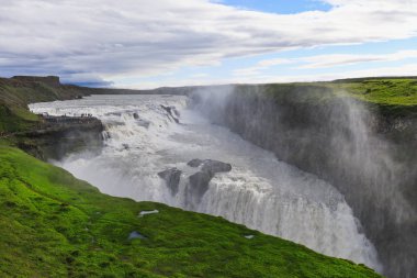 İzlanda 'da güzel ve ünlü Gullfoss şelalesi