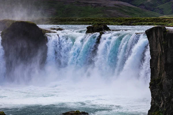 Slavné godafoss je jedním z nejkrásnějších vodopádů na i — Stock fotografie