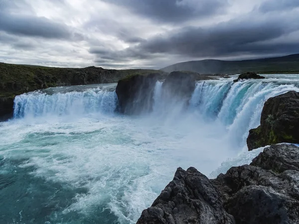 Godafoss, populární vodopád během krásného dne, Island — Stock fotografie