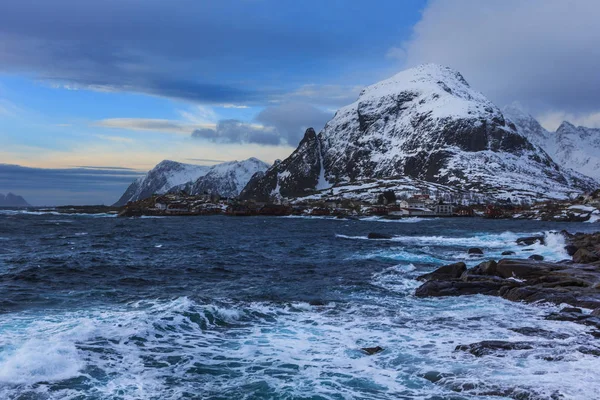 Lofoten Adaları güzel fjord için görüntüleyin — Stok fotoğraf