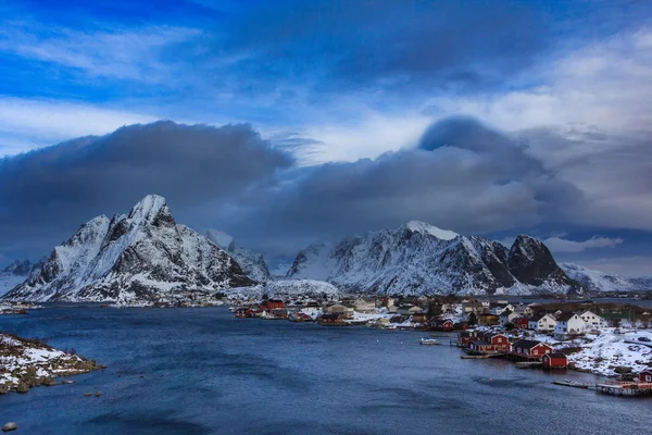 Luchtfoto van de lofoten eilanden in winter tijd reine — Stockfoto