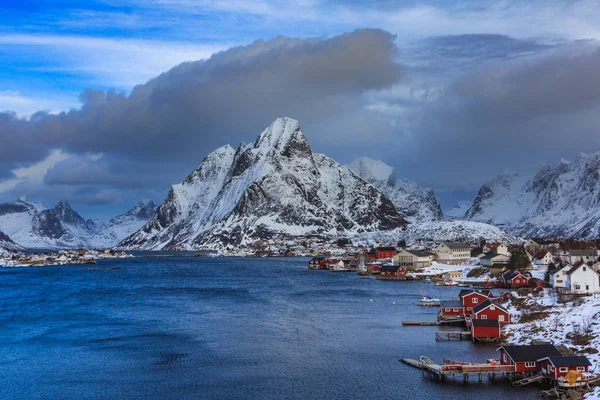 Luchtfoto van de lofoten eilanden in winter tijd reine — Stockfoto