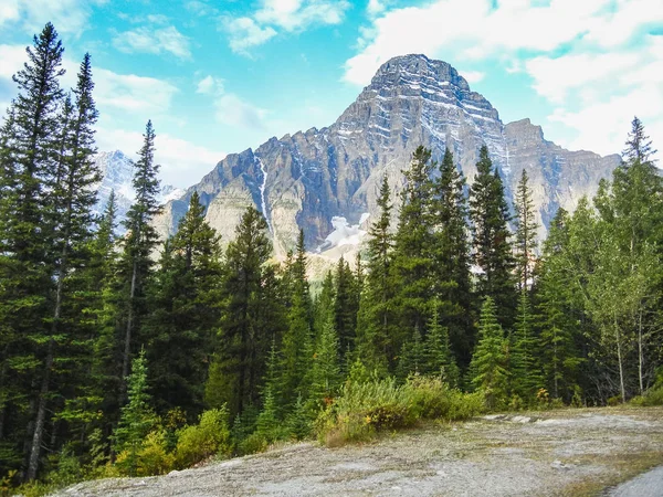 Le rocce canadesi montagne in banff alberta — Foto Stock