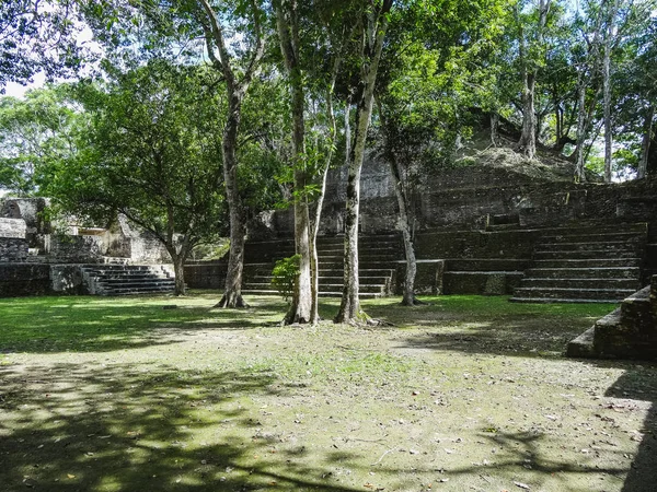 Vista para Xunantunich ruínas de reserva arqueológica em Belize — Fotografia de Stock