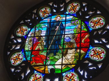 Cartagena güzel bir kilisenin renkli pencere