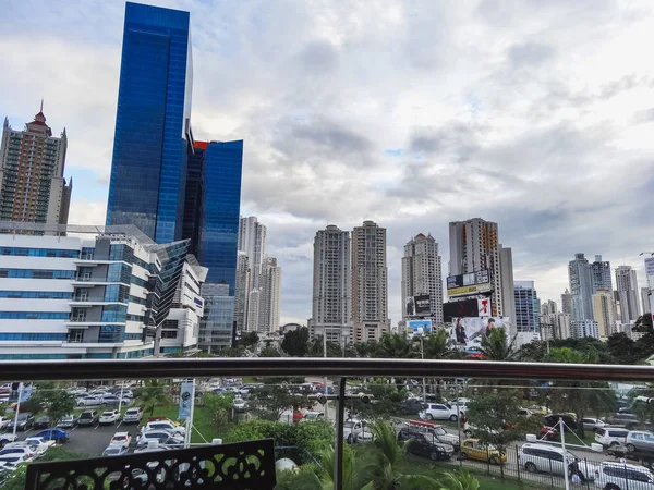 Panama city skyline sett från casco viejo — Stockfoto