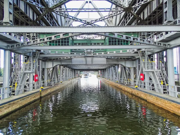 Alemanha um olhar para o antigo bloqueio navio elevador de niederfinow — Fotografia de Stock