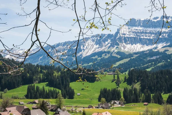 Hermoso paisaje de Suiza, Valle Emmental agosto — Foto de Stock