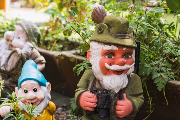 üç farklı Bahçe gnomes farklı anlar temsil eden