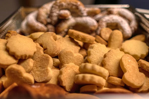 Diferentes galletas de Navidad hechas a mano listas para el consumo —  Fotos de Stock