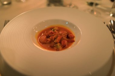 Akşam yemeği, ıstakoz, havuç ve zencefil.