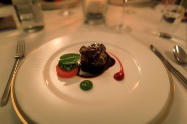 Akşam yemeği, buzağı, sabah zaferi, sevgi ve karpuz.