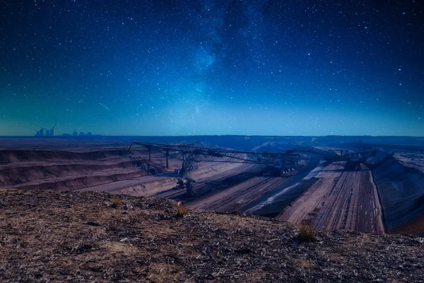 Enorme excavadora de carbón en la zona minera de lignito lusatiano cerca de Boxberg —  Fotos de Stock