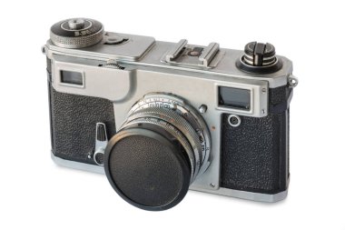 İzole beyaz zemin üzerine eski vintage gümüş fotoğraf makinesi