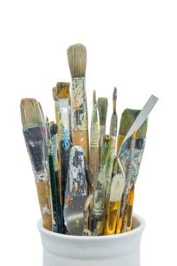 Boya fırçaları ve beyaz zemin üzerine resim bıçak seti