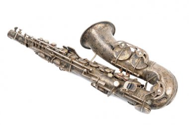 Eski vintage saksafon üzerinde bir arka plan ile