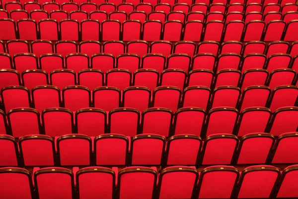 コンサート ホールでの空の赤い椅子 — ストック写真
