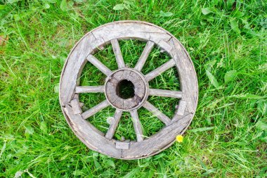 eski ahşap tekerlek