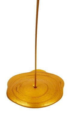 Beyaz yüzeye altın boya dökme