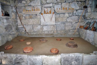 Gürcü marani (özel sürahi şarap saklamak için mahzen)