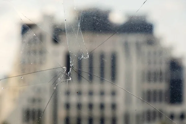 Brudne stłuczone i pęknięte szkło — Zdjęcie stockowe