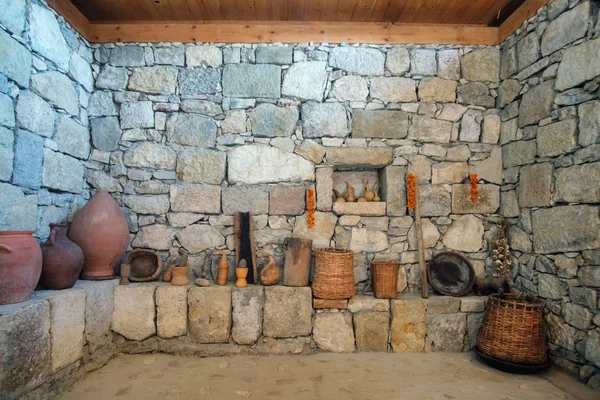 グルジアのマラニ(特別なピッチャーにワインを保存するためのセラー) — ストック写真