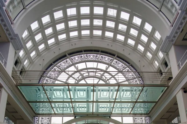 Şeffaf cam tavanın görüntüsü — Stok fotoğraf
