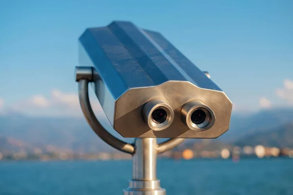 Binocular público estacionario en la orilla del mar —  Fotos de Stock