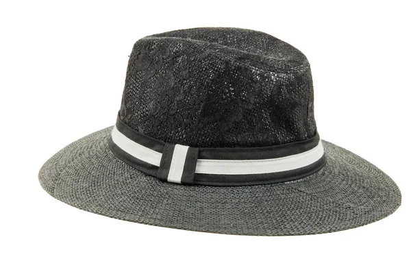 Соломенная черная шляпа с белой полосой — стоковое фото