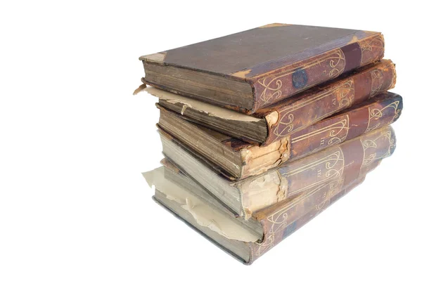 Stack Gamla Vintage Böcker Reflekterar Vit Yta Isolerade — Stockfoto