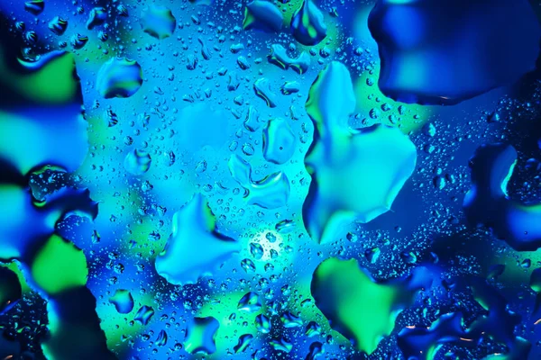 Νερό Σταγόνες Ένα Πολύχρωμο Αφηρημένο Φόντο Κλίση Πράσινο Και Μπλε — Φωτογραφία Αρχείου
