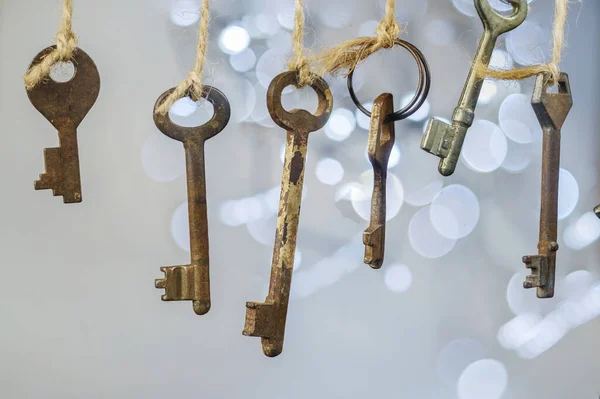 Old Rusty Keys Hanged Ropes Blurred Lights Bokeh Background Selective — Stock Photo, Image