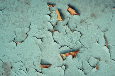 Eski çatlamış renkli duvarın dokusu, beton duvardaki eski kırık boya.