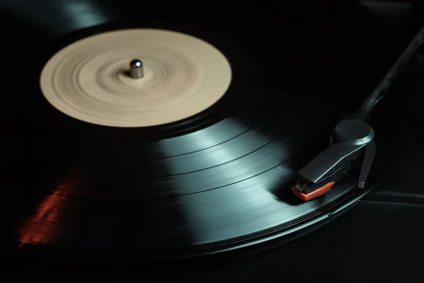 Retro Tocadiscos Con Disco Vinilo Negro Giratorio — Foto de Stock