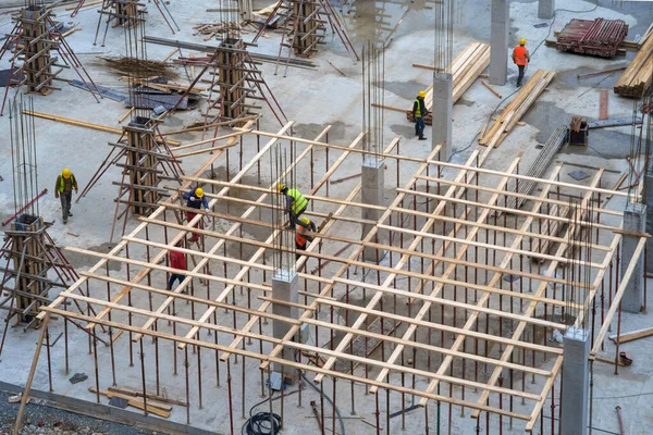 Workers Wooden Constructions Construction Site — Stock Photo, Image