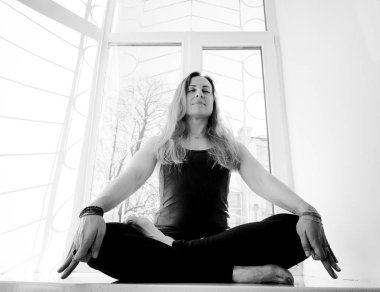 Spor salonunda Yoga aromalı tütsü stiks ile evde, her yerde sınıfları