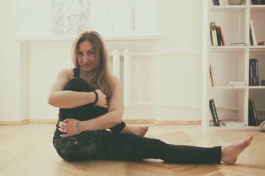 Spor salonunda Yoga aromalı tütsü stiks ile evde, her yerde sınıfları