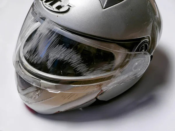 Crash helmet after a motorcycle accident — Stock Photo, Image