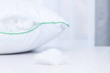 Hipoalerjenik yastık, tinsülat ya da polyester dolgulu. Alerji tozu kavramı.