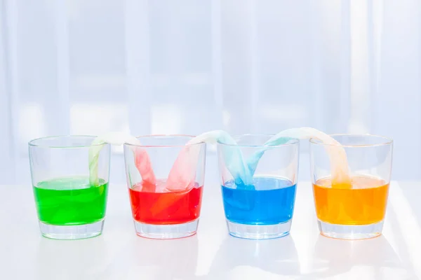 Gläser Mit Farbiger Flüssigkeit Chemische Experimente Für Kinder — Stockfoto