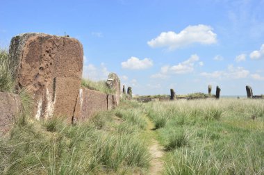 Salbykskiy tepeciği. Hakass bozkırında antik taşlar. Zengin bir Asyalı 'nın en eski mezarı. - Rusya. Khakassia
