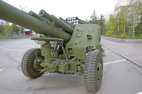 Zbliżenie Rosyjski Sprzęt Wojskowy Mieście Czas Pokoju Działo Artyleryjskie — Zdjęcie stockowe