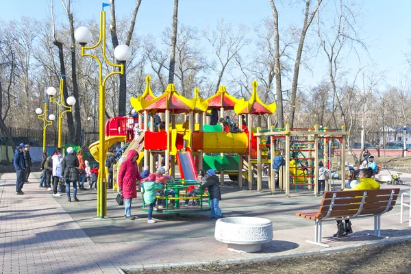 Rússia Abakan Crianças Brincam Cidade Das Crianças Parque Municipal Primavera — Fotografia de Stock