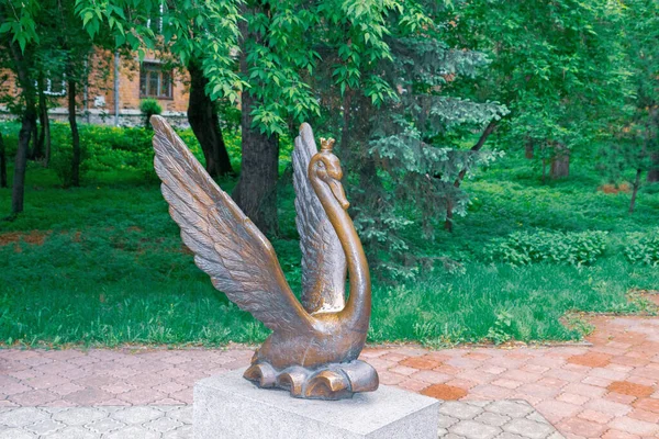 Abakan Russia 2020 Monumento Bronzo Personaggio Fiabesco Del Cigno Principessa — Foto Stock