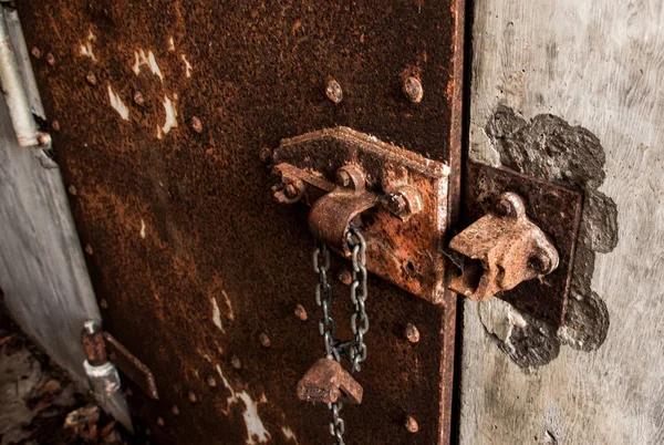 Rusty Iron door on a concrete wall — Stock Photo, Image