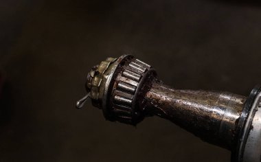 Yağlanmış tekerlek aks mili üzerinde kale somun cotter ile hey taşıyan ve