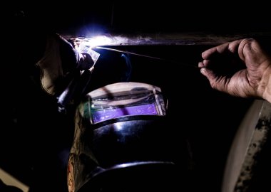 Adam TIG parlak parlak beyaz yıldız patlaması bloom ile kaynak